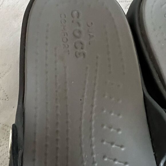 New Crocs Sanrah Circle  Black Wedge Thong Sandal Women's Sz 11 - Picture 8 of 8
